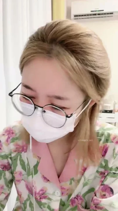 Screenshot 7 from 아마추어 일본 여성 솔로 — 플라워 파자마에 안경과 마스크가 어우러진 미학