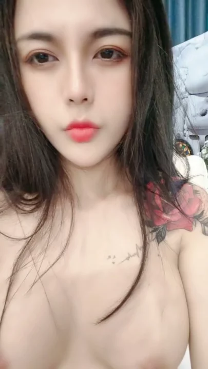 Screenshot 4 from Amateur Multi-Person POV Uncensored — Face-Shown Interracial Scene with Tattooed Beauty