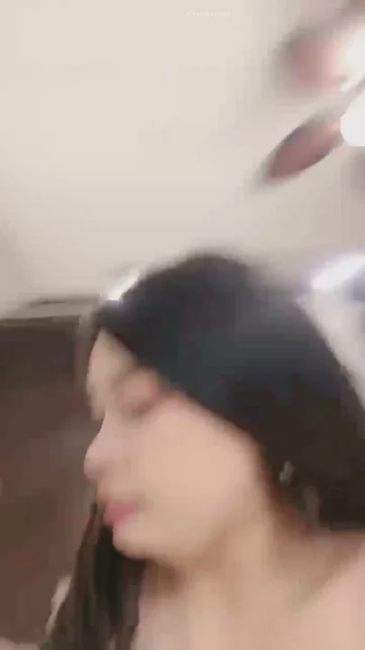 Screenshot 11 from 业余第一视角大胸卧室秀 — 穿着内衣的亚洲美女露脸演出