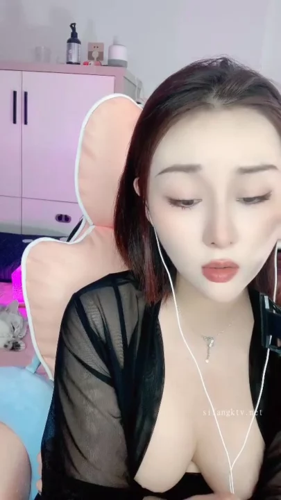 Screenshot 3 from Anan Chinese Livestream Amateur — Face-Shown Lingerie POV in Bedroom