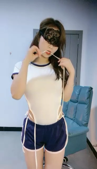 Screenshot 2 aus Asiatische Dessous-POV Masturbation — Petite Schönheit mit weißen Strümpfen und Augenbinde