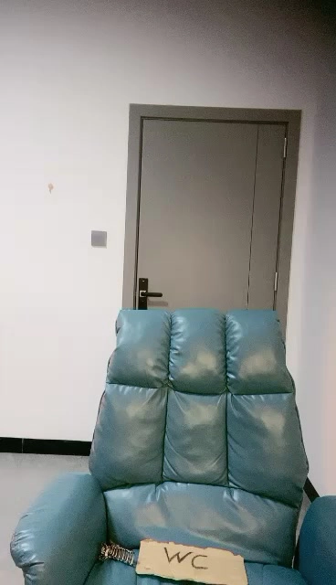 亚洲内衣自拍 — 穿着白色丝袜和蒙眼的小美女