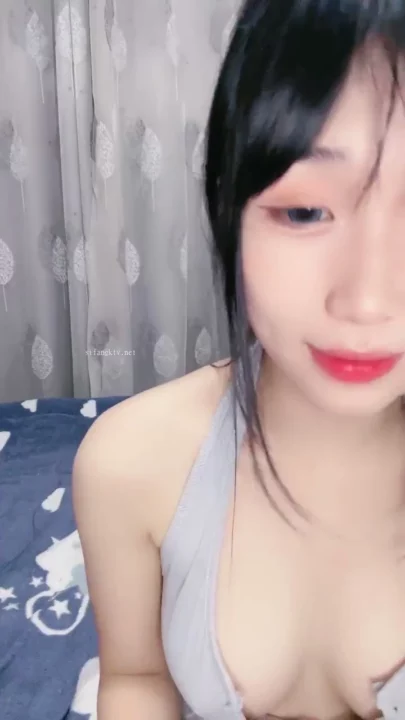 Screenshot 4 from 亚洲直播业余挑逗 — 穿灰色内衣的真人秀独演