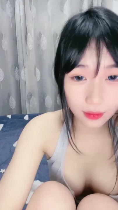 Screenshot 6 from 亚洲直播业余挑逗 — 穿灰色内衣的真人秀独演