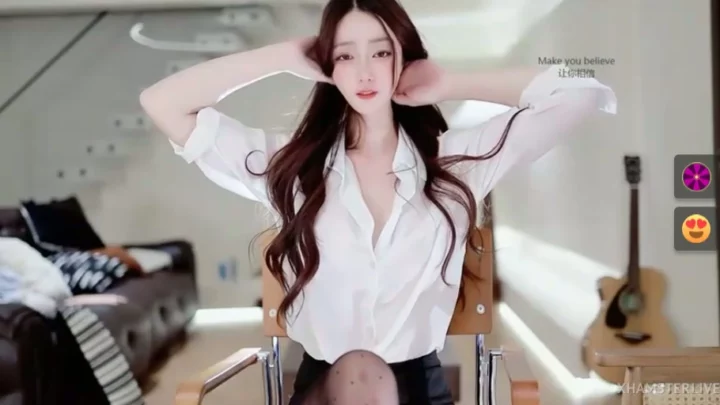 Screenshot 33 from Asian Livestream Leaked — Petite Beauty Reveals All on Cam