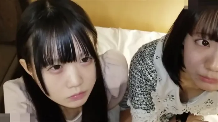 Asian Threesome Amatir — Crot Ganda Wajah Terlihat dengan Memek Cukur Mulus
