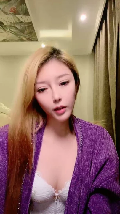 Screenshot 2 from Masturbación en solitario de china rubia — Revelación de coño depilado y lencería [FC2-PPV]