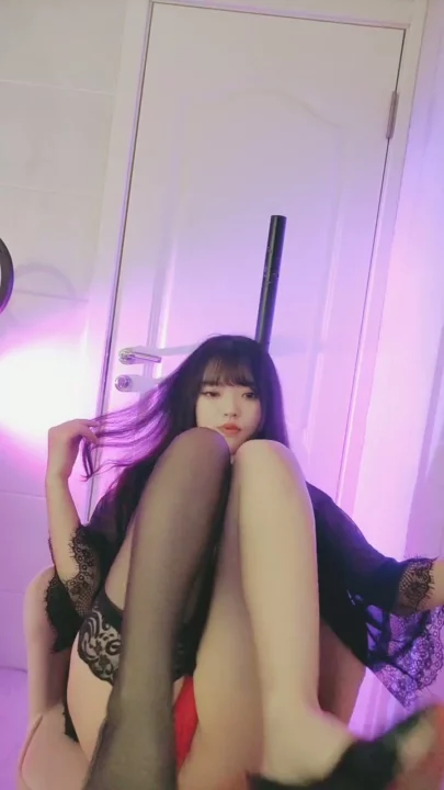 Screenshot 17 aus Kurvige Japanerin in Dessous — POV Verführung im Schlafzimmer
