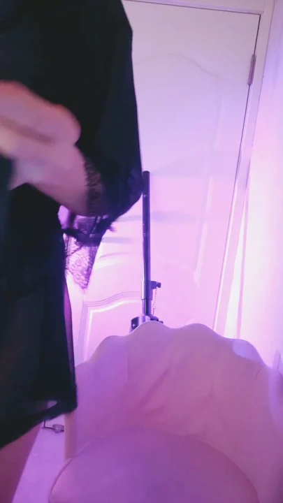 Screenshot 6 aus Kurvige Japanerin in Dessous — POV Verführung im Schlafzimmer