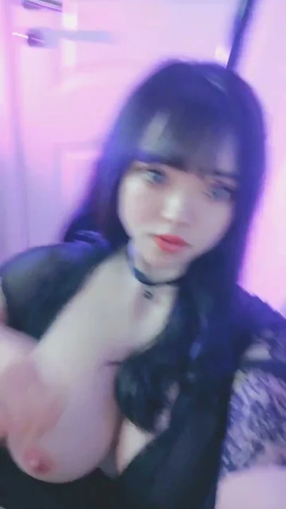Screenshot 9 aus Kurvige Japanerin in Dessous — POV Verführung im Schlafzimmer