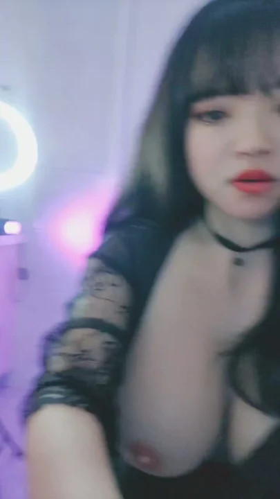 Screenshot 10 aus Kurvige Japanerin in Dessous — POV Verführung im Schlafzimmer