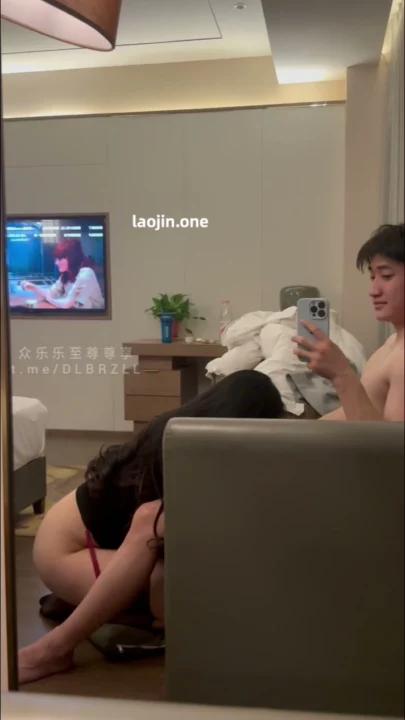 Screenshot 2 from Chinese Amateur Creampie — Face-Shown Hotel Hookup with Mirror POV