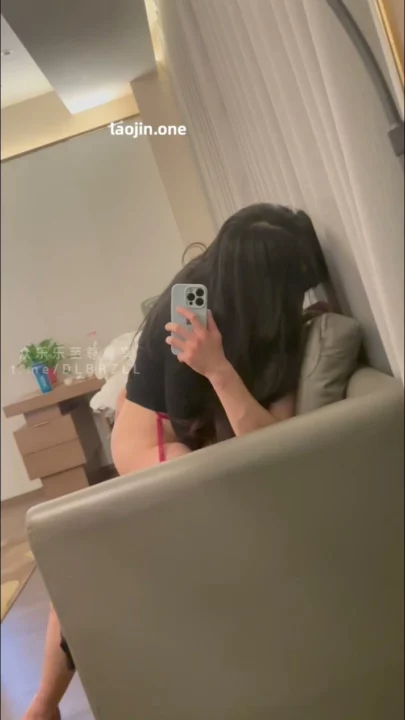 Screenshot 4 from Chinese Amateur Creampie — Face-Shown Hotel Hookup with Mirror POV