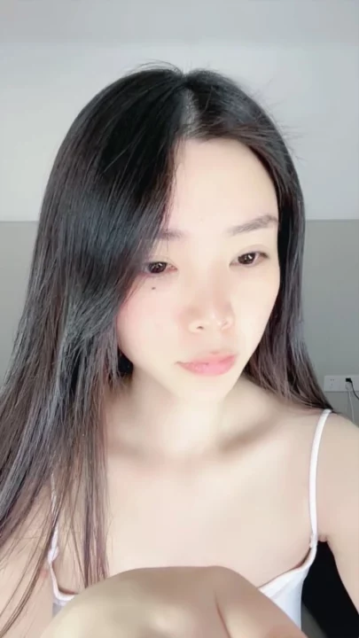 Screenshot 8 from Débûtante chinoise — Masturbation en lingerie avec gode en direct