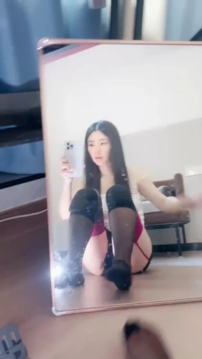 Screenshot 9 from Débûtante chinoise — Masturbation en lingerie avec gode en direct