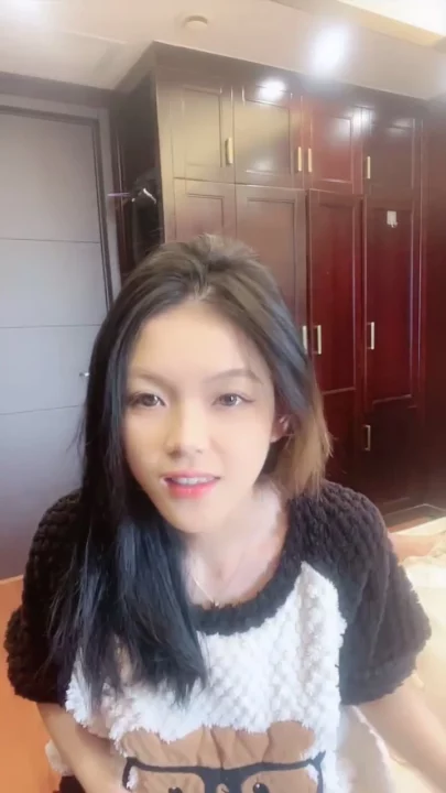 Screenshot 2 from Debut Amatir Cina — Cantik Mungil Main Dildo Pakai Lingerie