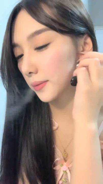Screenshot 16 from Début amateur chinois — Petite beauté en lingerie avec un gode