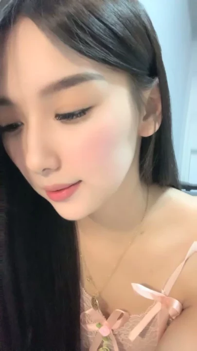 Screenshot 21 from Début amateur chinois — Petite beauté en lingerie avec un gode