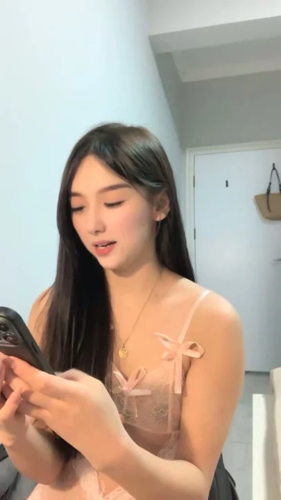 Screenshot 10 from Début amateur chinois — Petite beauté en lingerie avec un gode