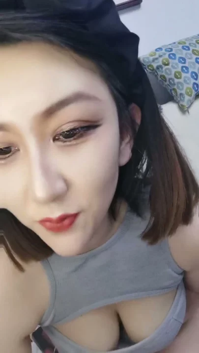 Screenshot 2 from Chinese Amateur Dildo Solo — Shanshan’s Shaved Pussy Face-Shown Scene