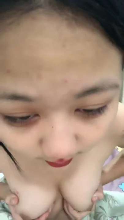 Screenshot 5 aus Chinesisches Amateur-Duo in Dessous — Gesicht gezeigt mit Vibrator-Spiel