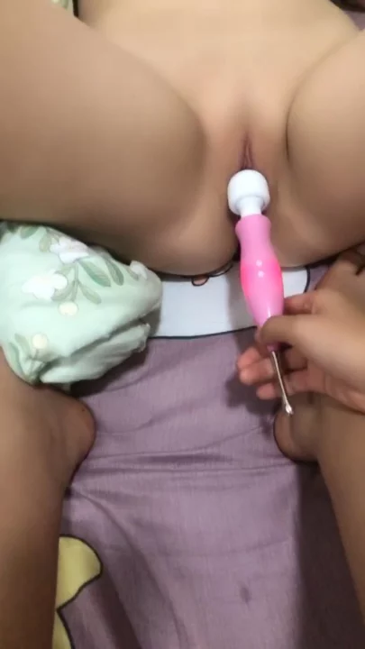 Screenshot 9 aus Chinesisches Amateur-Duo in Dessous — Gesicht gezeigt mit Vibrator-Spiel