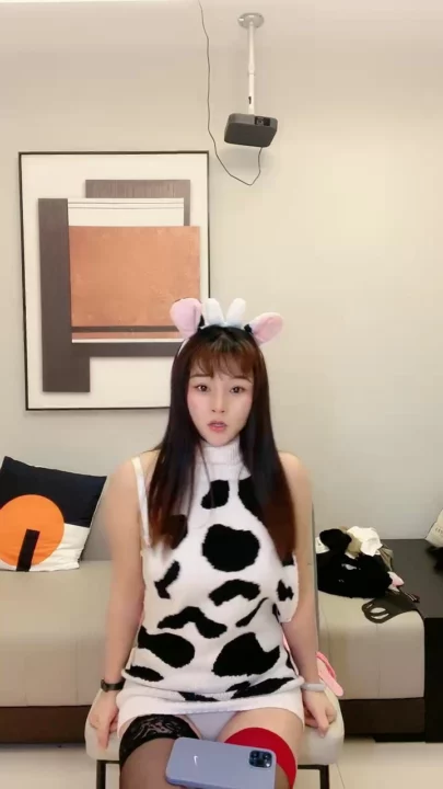 中国业余脚操和内射 — 穿黑色丝袜与画外伴侣 [FC2-PPV-4567890]
