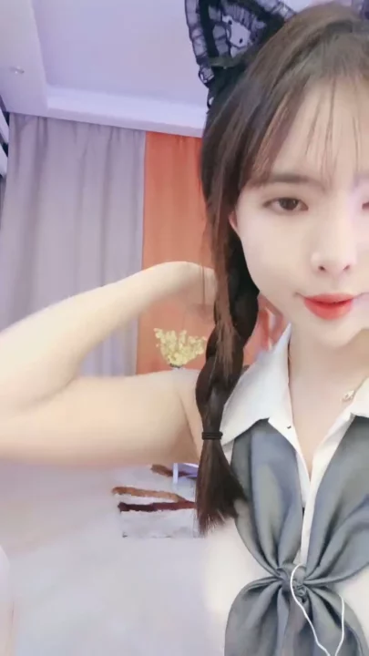 Screenshot 7 from 중국 아마추어 레즈비언 커플 — 토끼귀와 교복으로 느끼는 은밀한 정사
