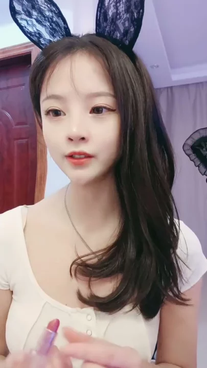 Screenshot 9 from 중국 아마추어 레즈비언 커플 — 토끼귀와 교복으로 느끼는 은밀한 정사