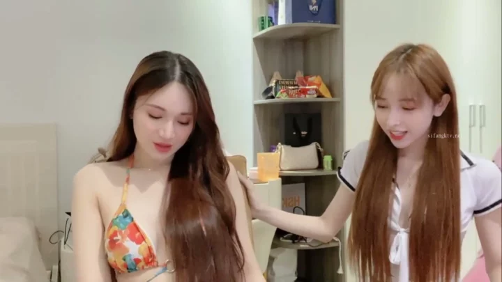 Screenshot 8 from Duo Lesbi Amatir China — Main-Memek dan Goda-Godean di Livestream [Anna102]