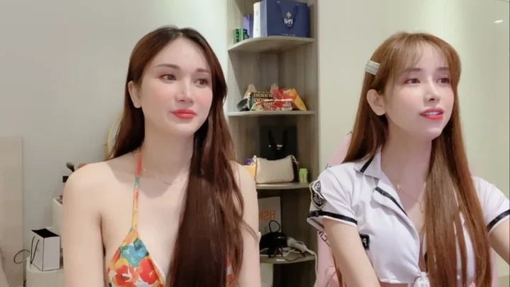 Duo amateur chinois lesbien — Masturbation mutuelle et taquinerie en direct [Anna102]