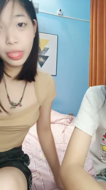 Screenshot 6 from 中国业余女同性恋 POV — 小巧双胞胎酒店内露脸做爱