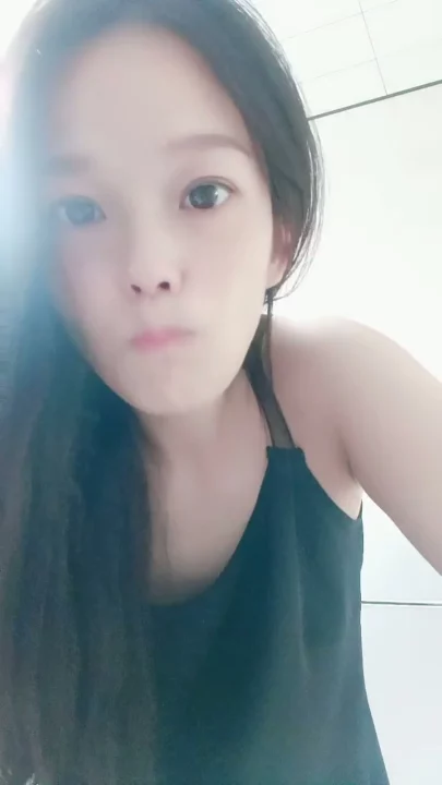 Screenshot 4 from Chinese Amateur Lingerie Posing — Face-Shown Tease with Stockings and Heels