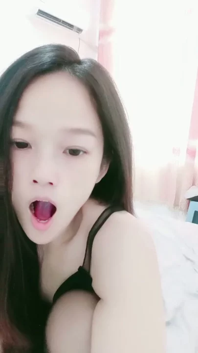 Screenshot 1 from Chinese Amateur Lingerie Posing — Face-Shown Tease with Stockings and Heels