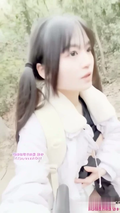 Screenshot 12 from Chinese Amateur Livestream Leak — Petite Beauty Nude in Park with Toys