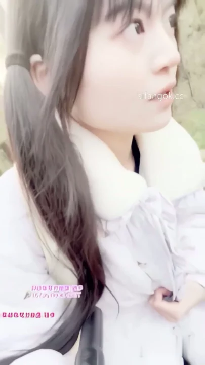 Screenshot 13 from Chinese Amateur Livestream Leak — Petite Beauty Nude in Park with Toys
