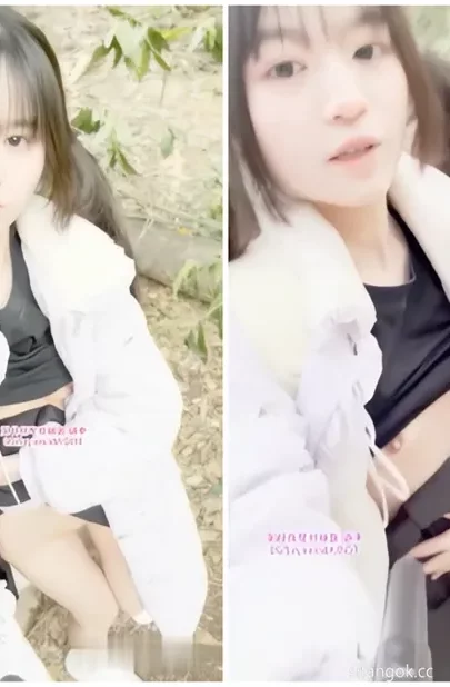 Screenshot 18 from Chinese Amateur Livestream Leak — Petite Beauty Nude in Park with Toys