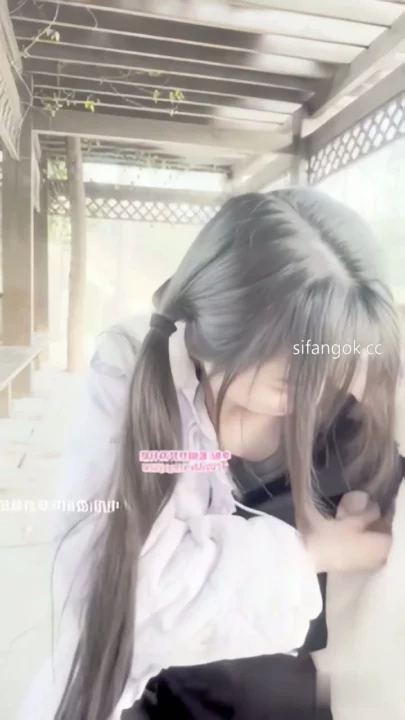 Screenshot 6 from Chinese Amateur Livestream Leak — Petite Beauty Nude in Park with Toys