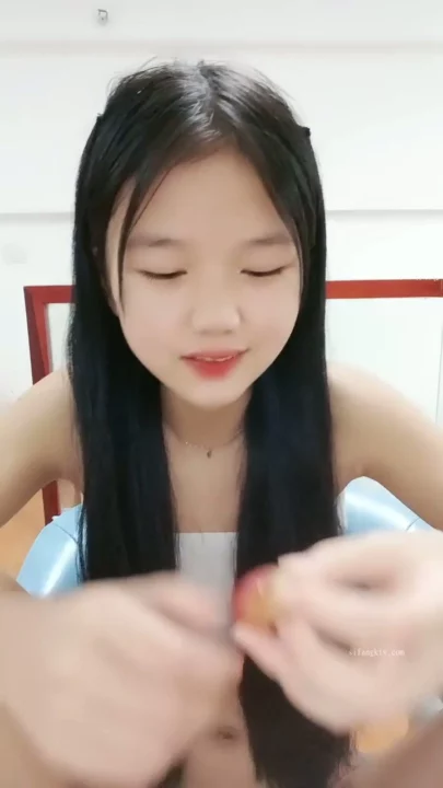 Screenshot 5 from Chinese Amateur Livestream — Petite Face-Shown Selfie with Small Tits [FC2-PPV]