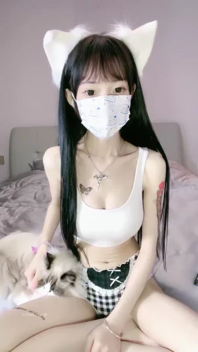 Screenshot 15 from Chinese Amateur Livestream Solo — Petite Beauty Masturbates in Lingerie 18+