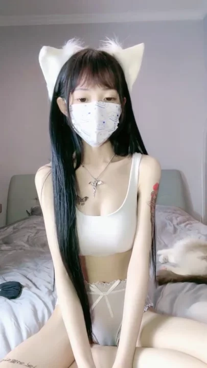 Screenshot 6 from Chinese Amateur Livestream Solo — Petite Beauty Masturbates in Lingerie 18+