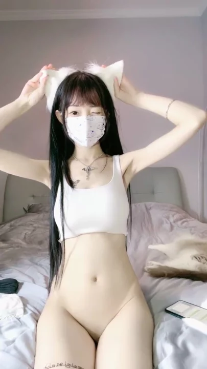 Screenshot 7 from Chinese Amateur Livestream Solo — Petite Beauty Masturbates in Lingerie 18+
