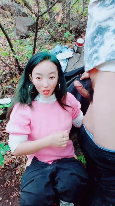 Screenshot 8 from Chinese Amateur Outdoor POV — Petite Face-Shown Slut Ripped Bare in Forest
