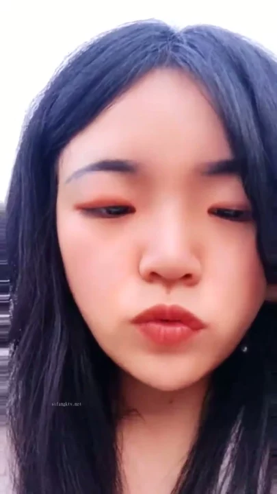 Screenshot 3 from Chinese Amateur Outdoor Solo Masturbation — Face Shown in Public