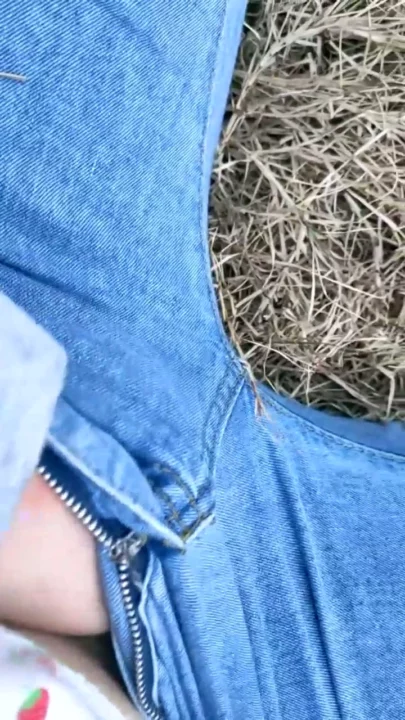 Screenshot 37 from Chinese Amateur Outdoor Solo Masturbation — Face Shown in Public