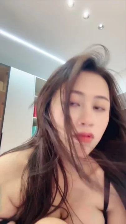 Screenshot 2 from Chinese Amateur POV — Blindfolded Dildo Masturbation in Lingerie