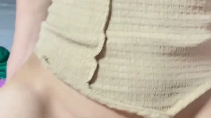 Screenshot 10 from Amateur chinoise en POV — Belle mince aux seins naturels dans sa chambre