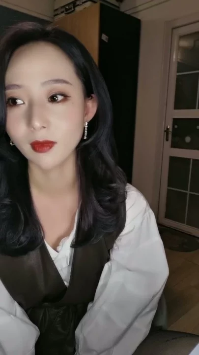Screenshot 2 from 中国业余 POV — 大胸姐姐穿内衣口交和奶交