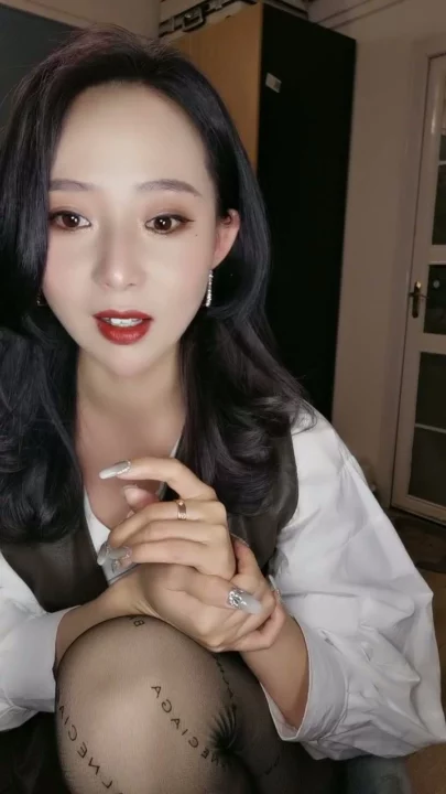 Screenshot 4 from 中国业余 POV — 大胸姐姐穿内衣口交和奶交