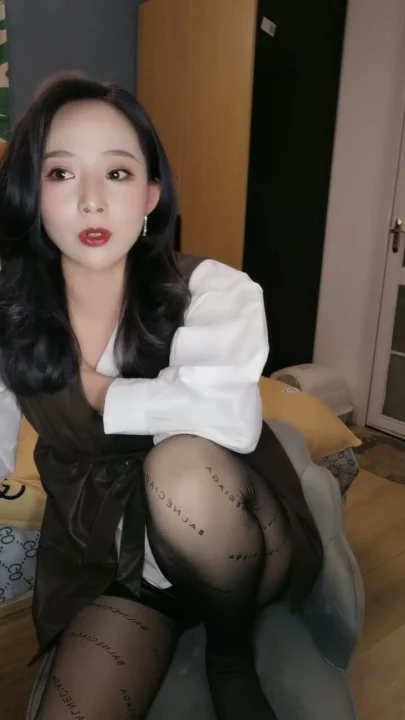 Screenshot 6 from 中国业余 POV — 大胸姐姐穿内衣口交和奶交